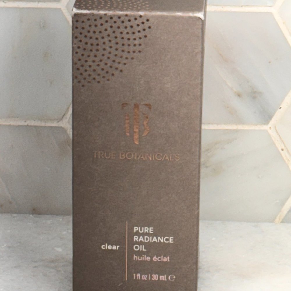 Pure Radiance Oil-moisturizing face oil that helps prevent breakouts!